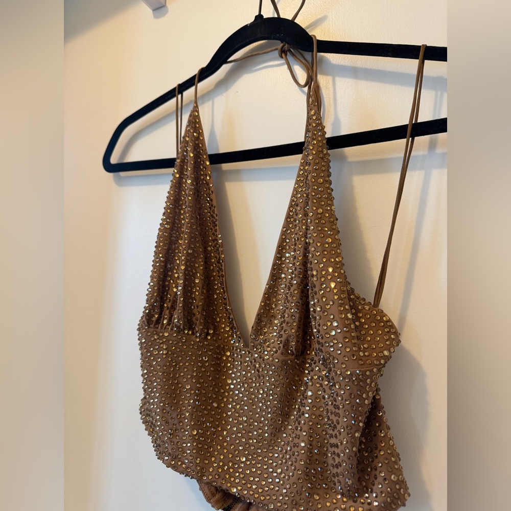 Alice and Olivia HANNAH EMBELLISHED TOP TAN/CRYSTAL - Picture 6 of 10